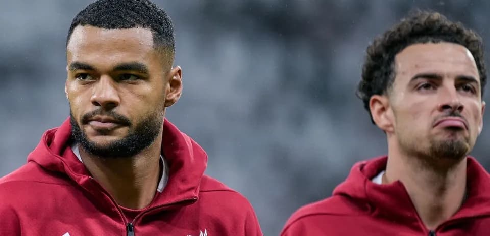 Jugadores de Liverpool durante el calentamiento antes del partido