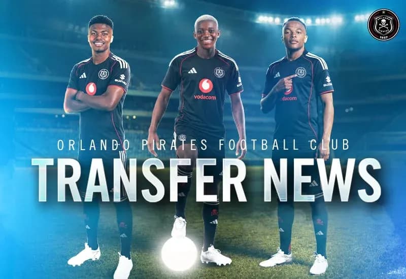 Jugadores de Orlando Pirates con camiseta negra en anuncio
