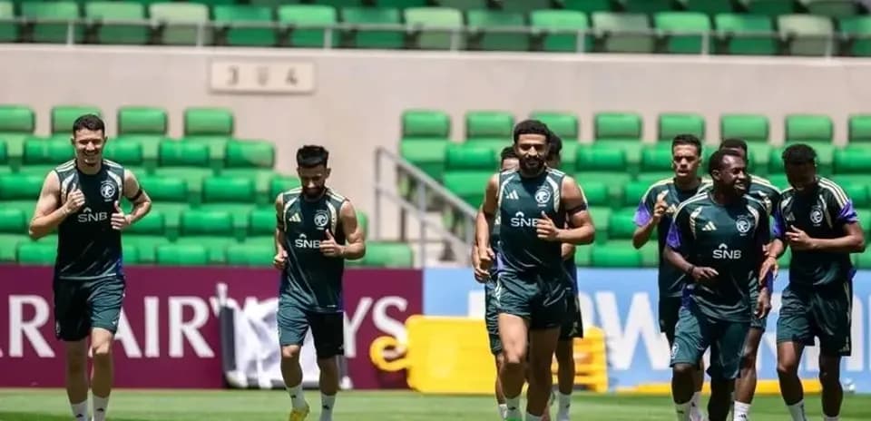 Jugadores corriendo durante la sesión de entrenamiento