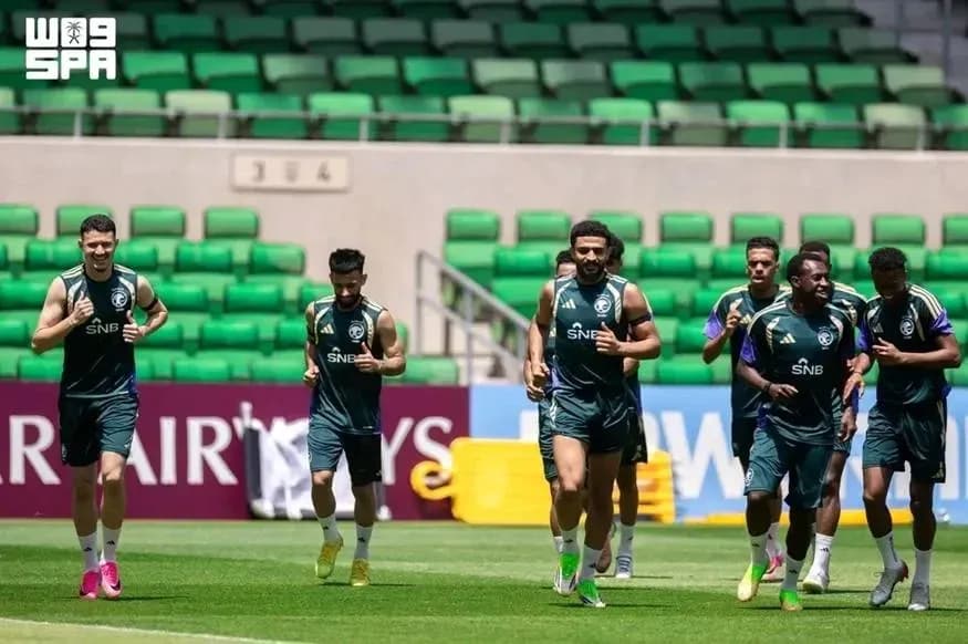 Jugadores corriendo durante la sesión de entrenamiento