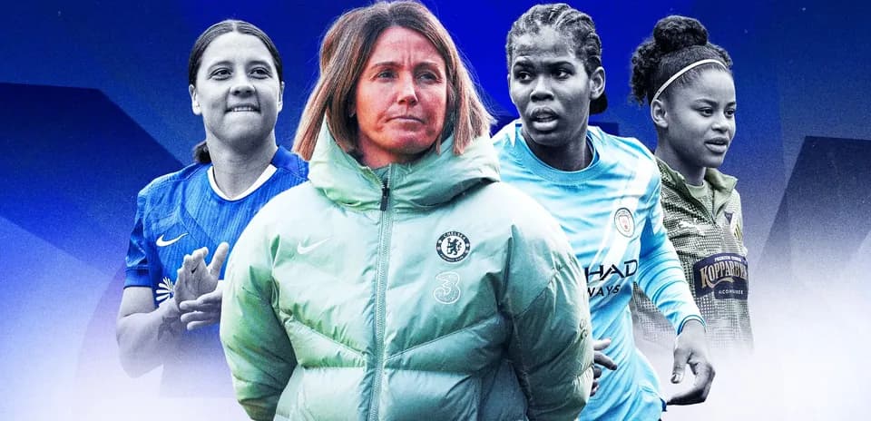 Jugadoras y entrenadora de fútbol en fondo azul