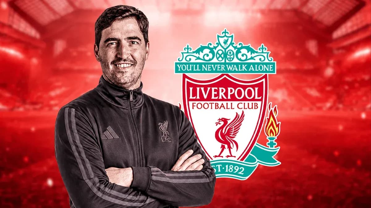Entrenador de Liverpool con logo del club de fondo