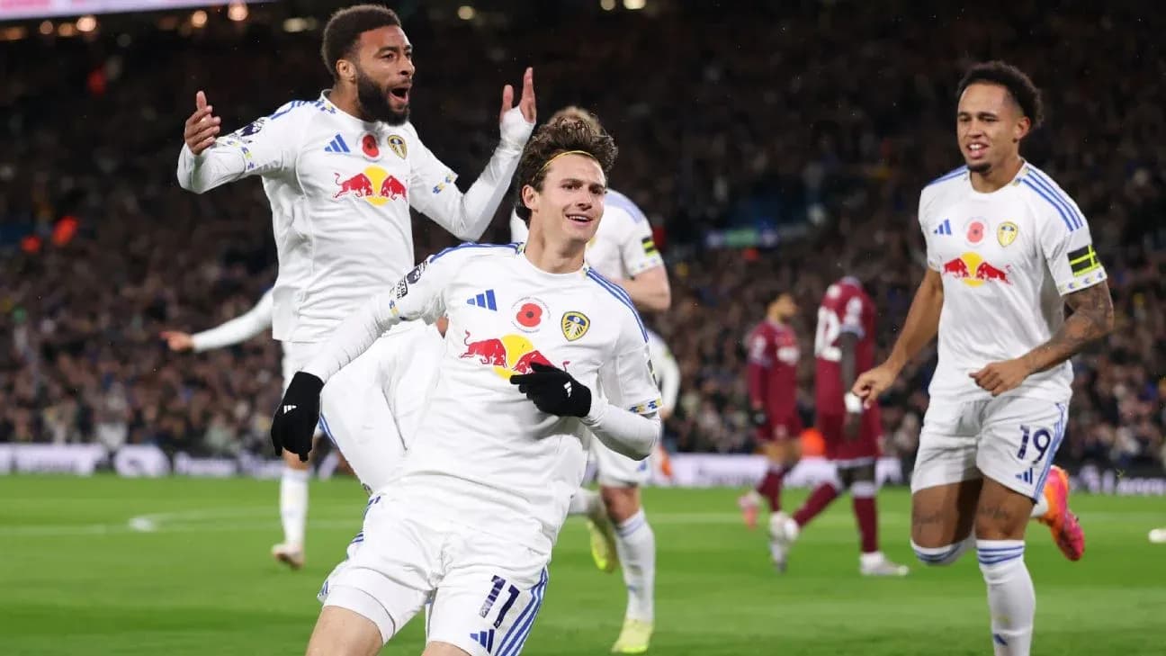 Jugadores de Leeds celebrando un gol