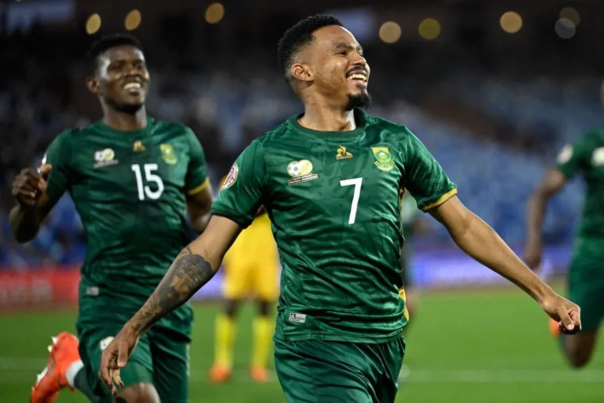 Jugadores de Sudáfrica celebrando un gol en el partido