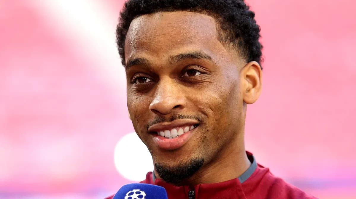 Jugador sonriendo durante una entrevista