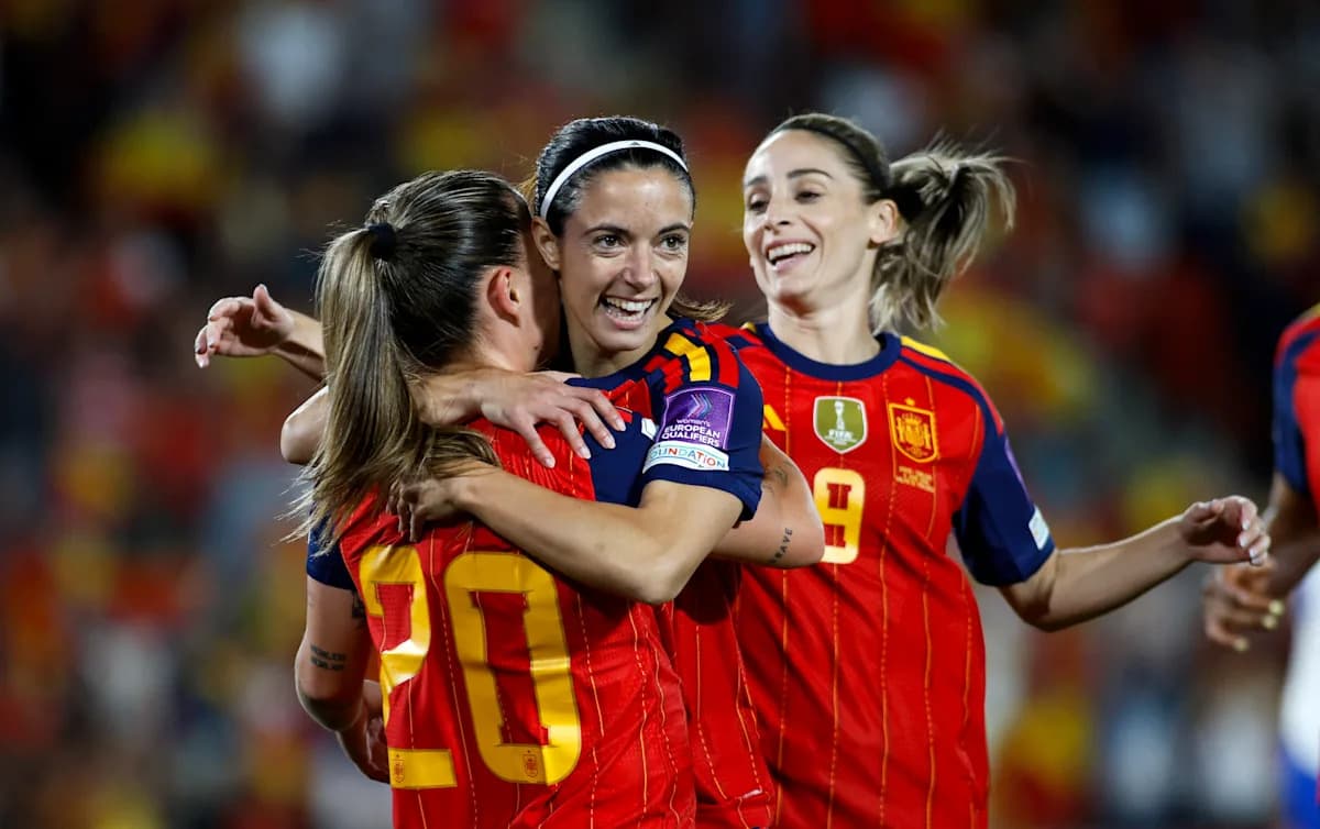 Jugadoras de España celebrando un gol en el partido