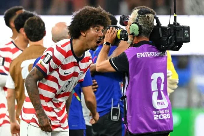 Jugador de Estados Unidos celebrando frente a cámara