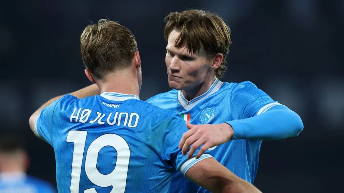 Jugadores de Napoli celebrando durante el partido
