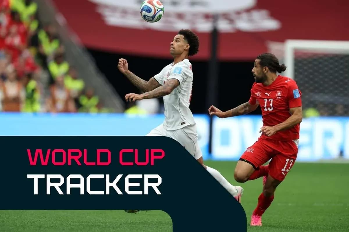 Jugador de España controla el balón durante el partido