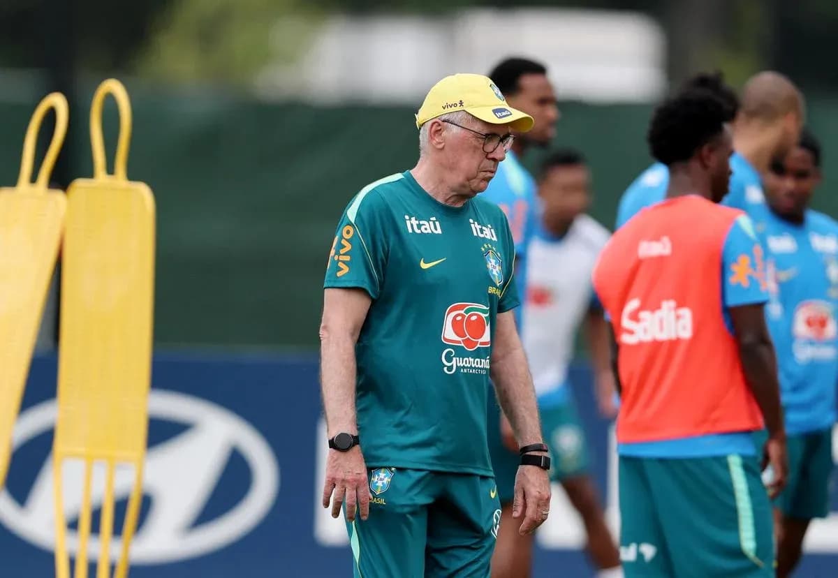 Entrenador de Brasil en práctica previa al partido