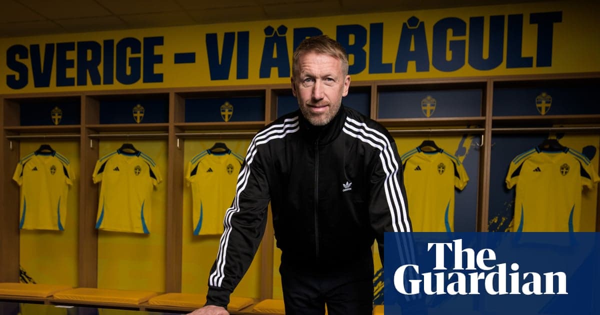 Entrenador posando en vestuario de selección sueca