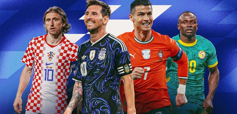 Cuatro futbolistas destacados en fondos coloridos