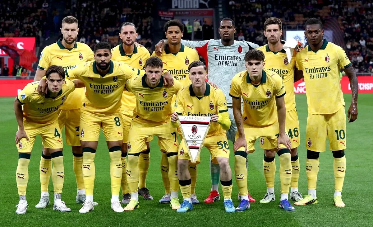 Jugadores de AC Milan posando antes del partido