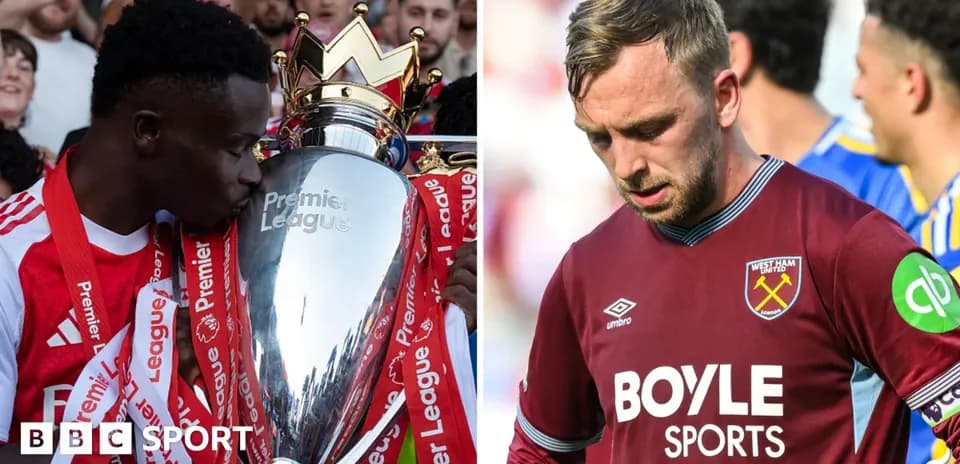 Jugador celebrando con trofeo de la Premier League
