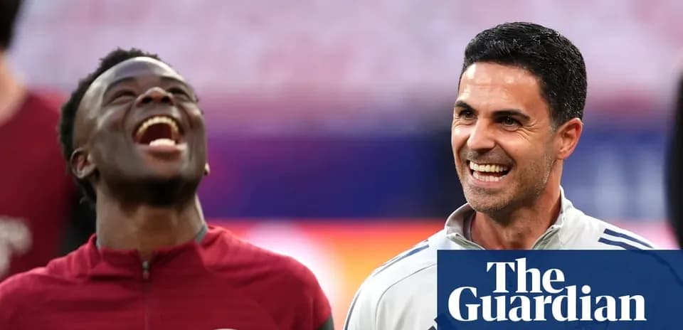 Jugadores de Arsenal riendo durante entrenamiento