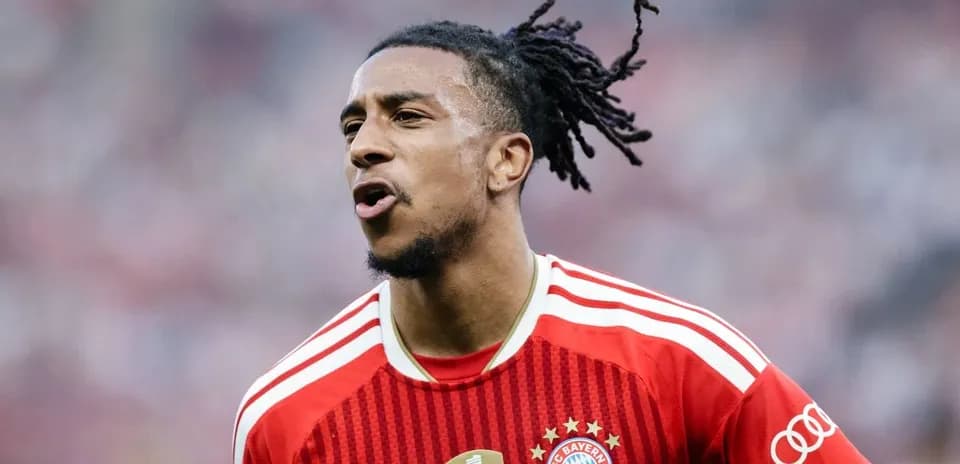 Jugador de Bayern Múnich celebrando en el campo