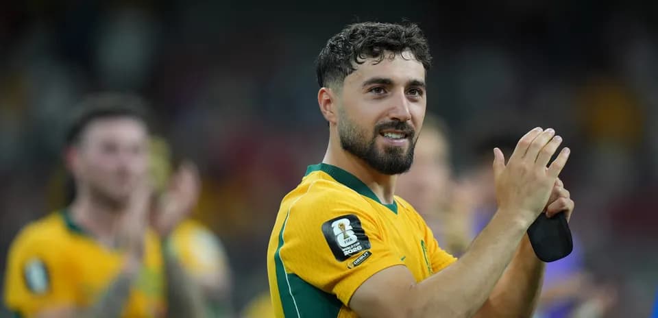 Jugador aplaudiendo en uniforme de Australia