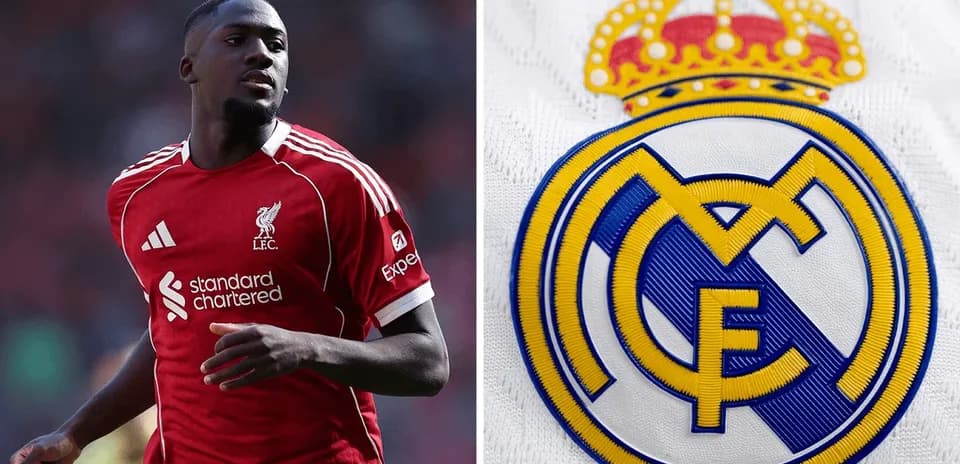Jugador de Liverpool corriendo junto al escudo del Real Madrid