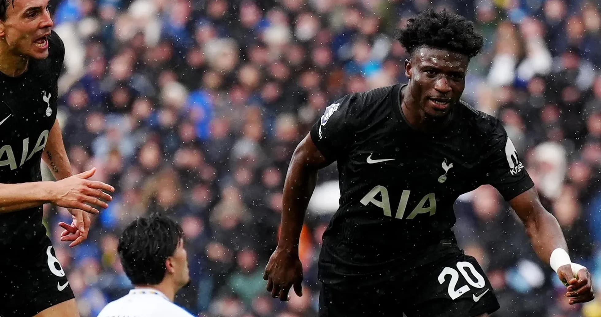 Jugador de Tottenham celebra un gol