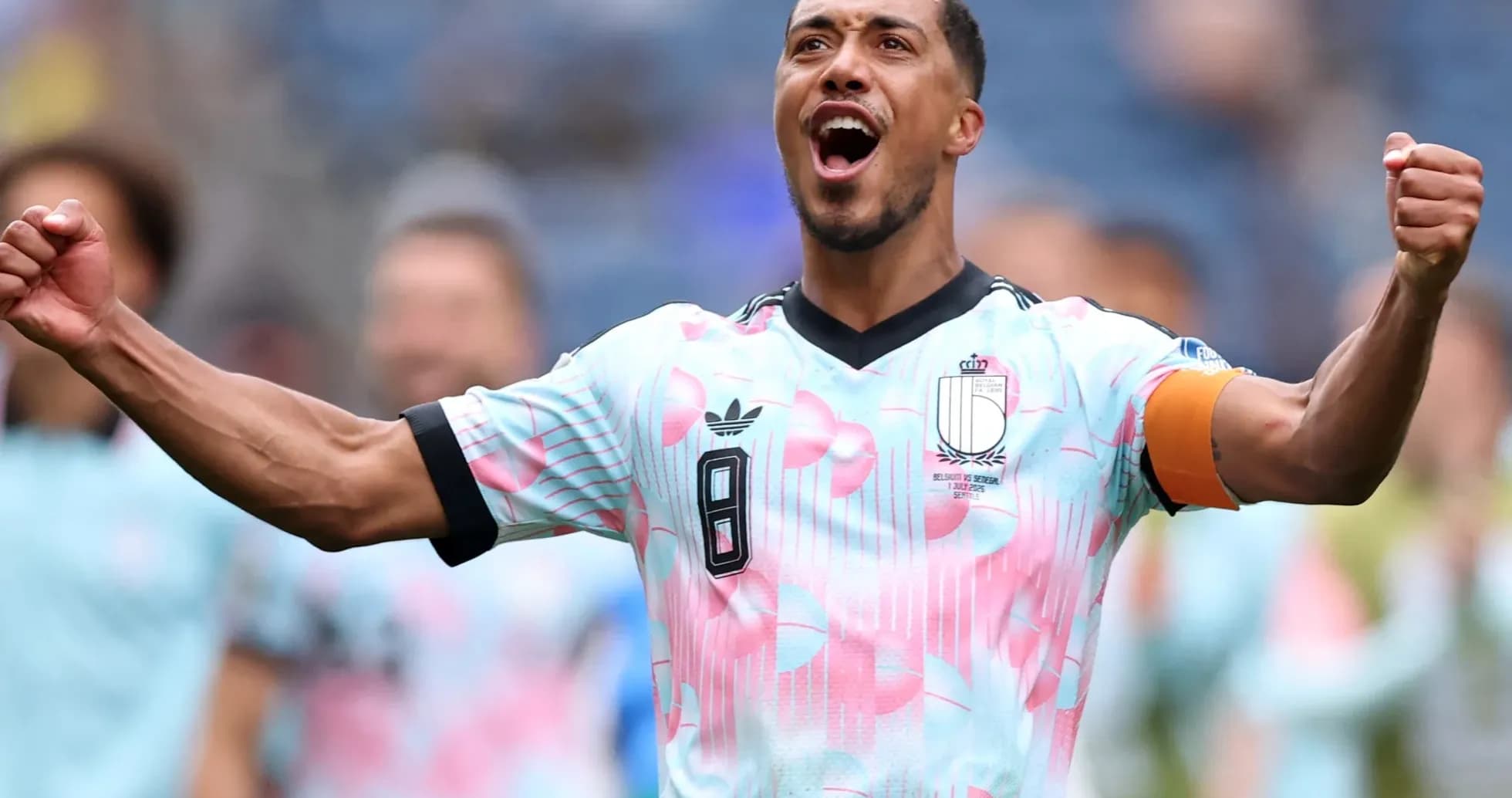 Jugador de Bélgica celebrando en el campo