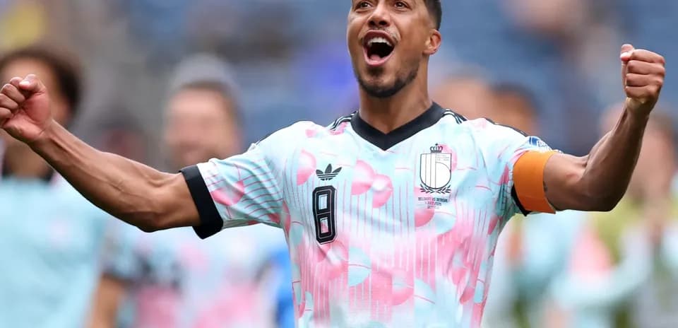 Jugador de Bélgica celebrando en el campo