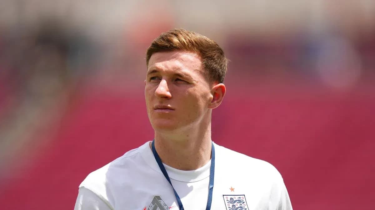 Jugador de Inglaterra mirando hacia el horizonte