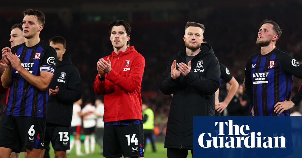 Jugadores de Middlesbrough aplaudiendo tras el partido