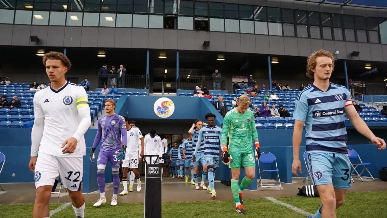 Jugadores de Sporting KC II entrando al campo