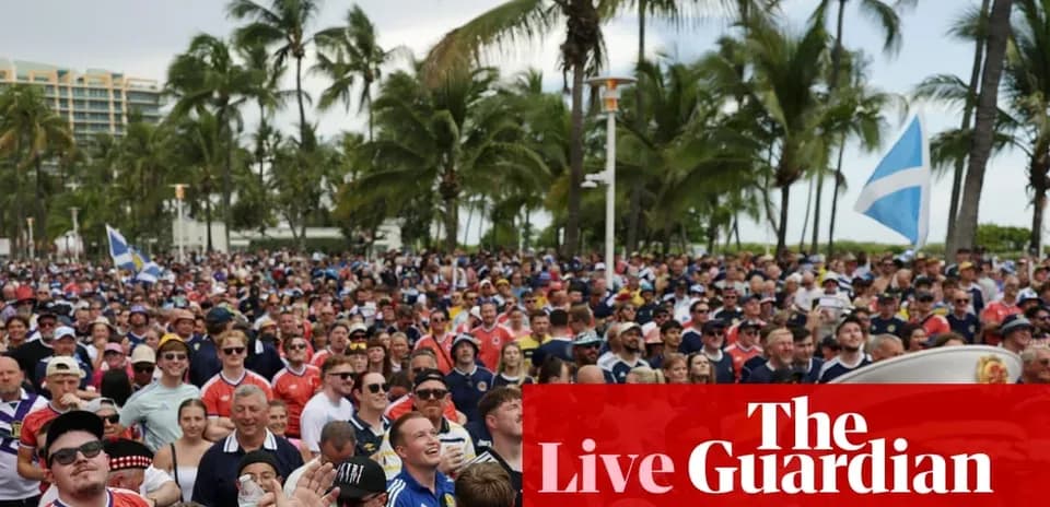 Multitud de aficionados en un evento deportivo al aire libre