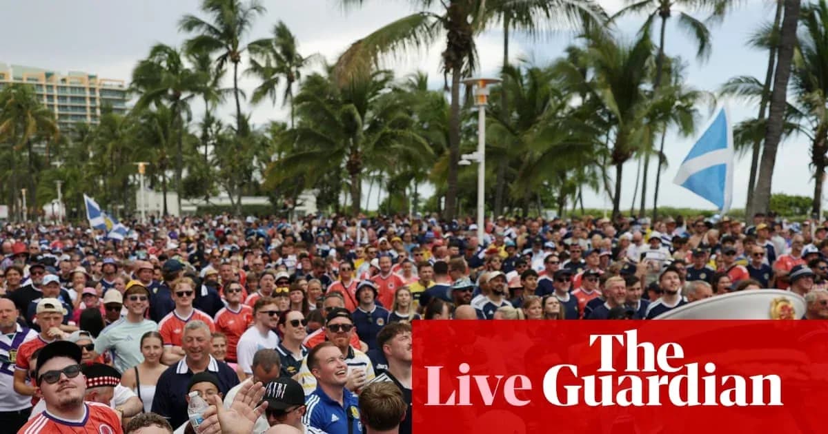 Multitud de aficionados en un evento deportivo al aire libre
