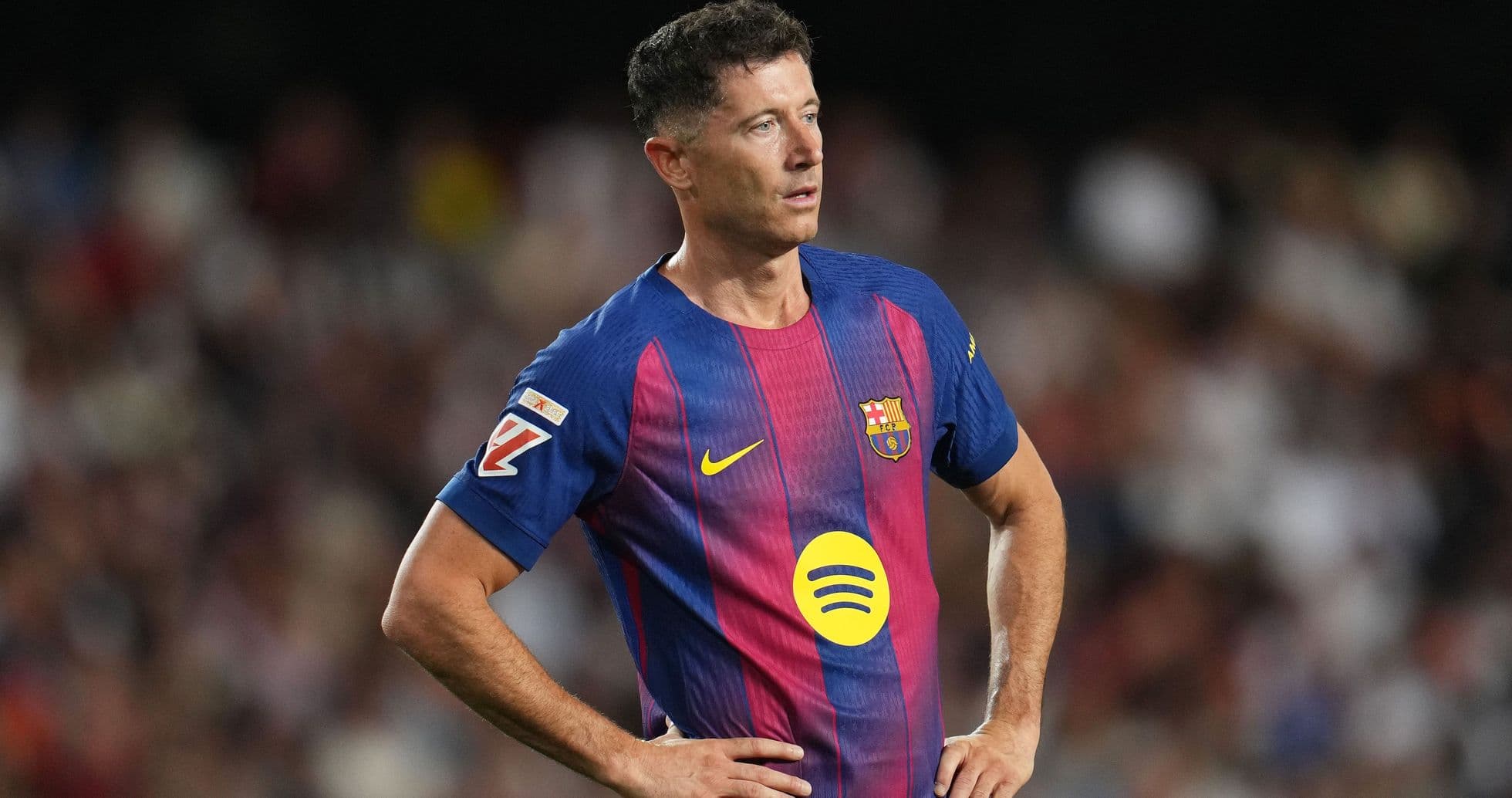 Jugador de Barça en el campo durante partido