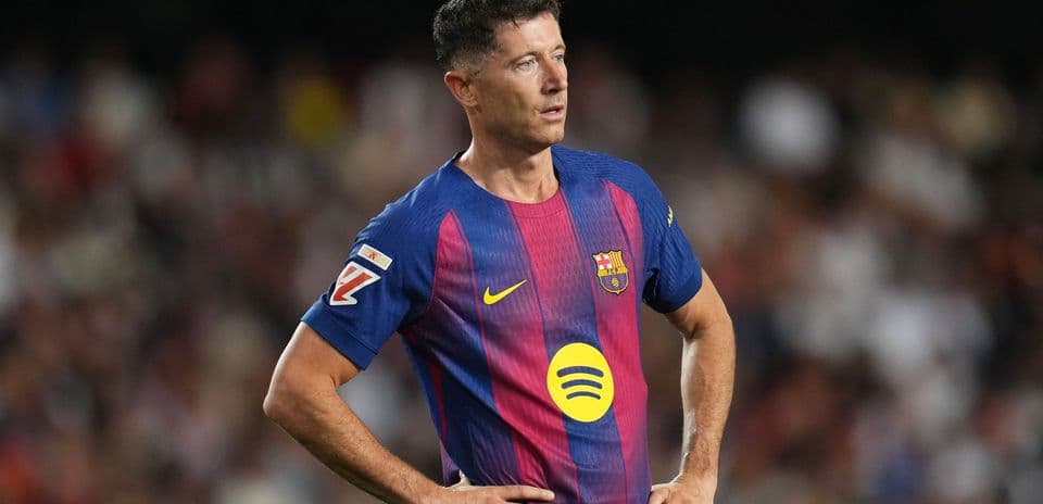 Jugador de Barça en el campo durante partido
