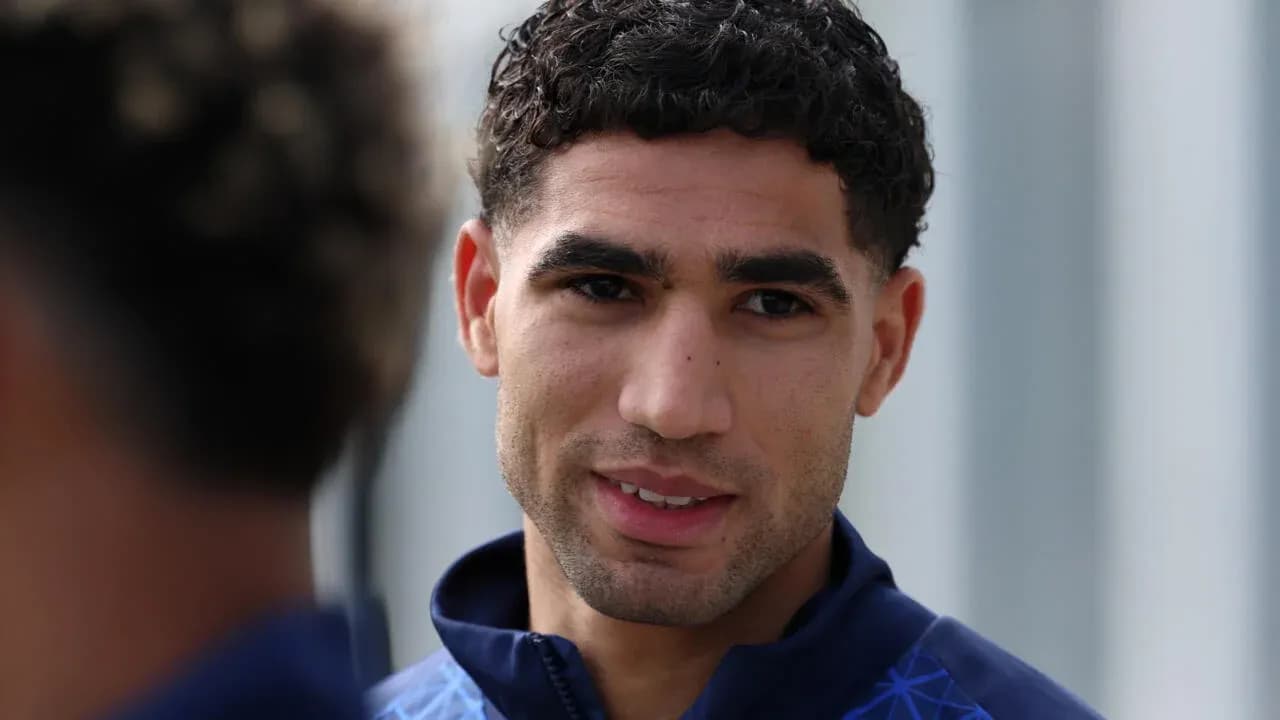Jugador sonriendo durante sesión de entrenamiento