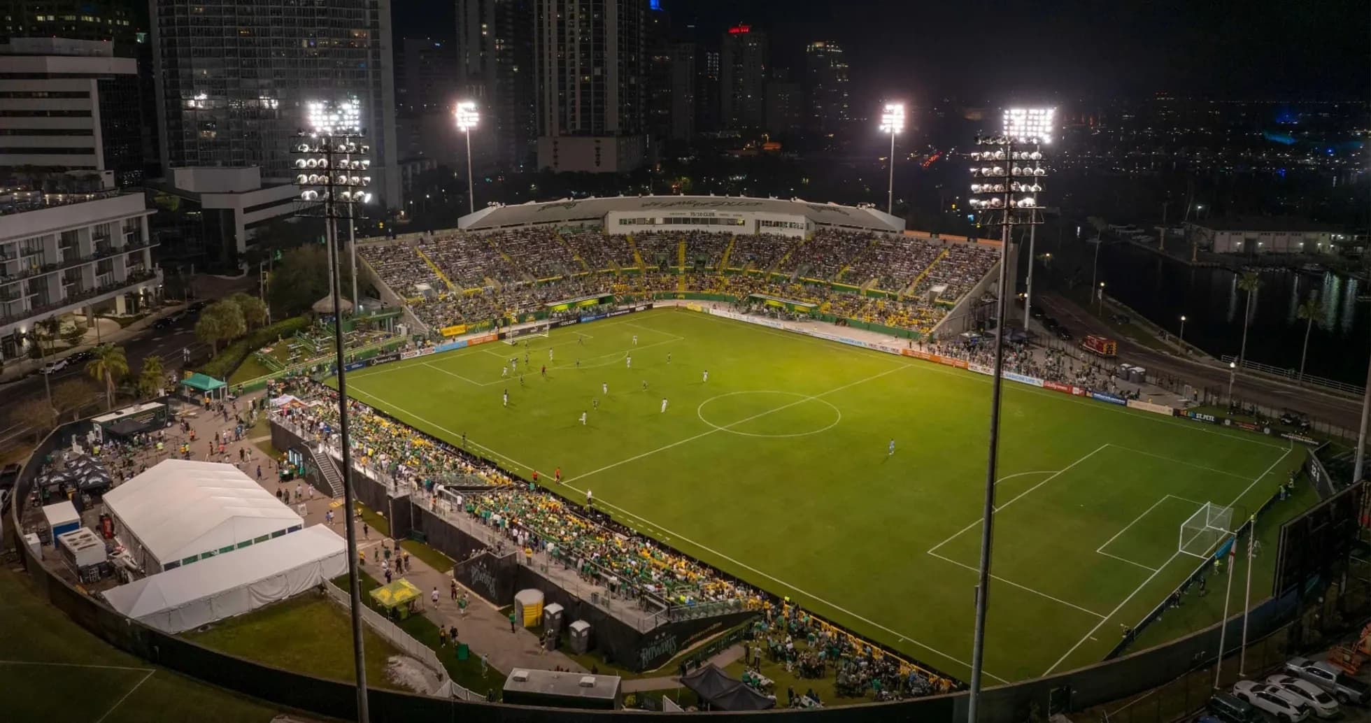 Partido de fútbol en el estadio de Tampa