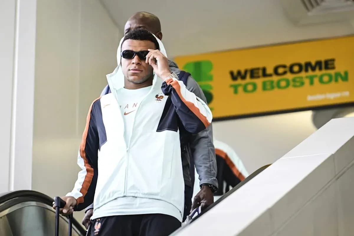 Jugador llegando a Boston en escaleras mecánicas