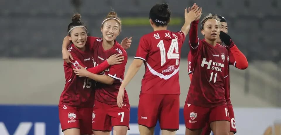 Jugadoras de Incheon Red Angels celebrando un gol