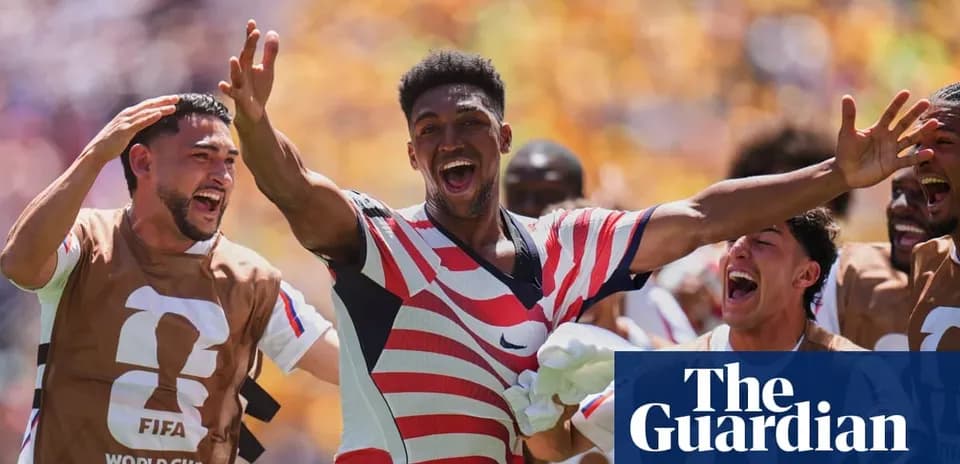 Jugadores celebrando un gol en el Mundial de FIFA