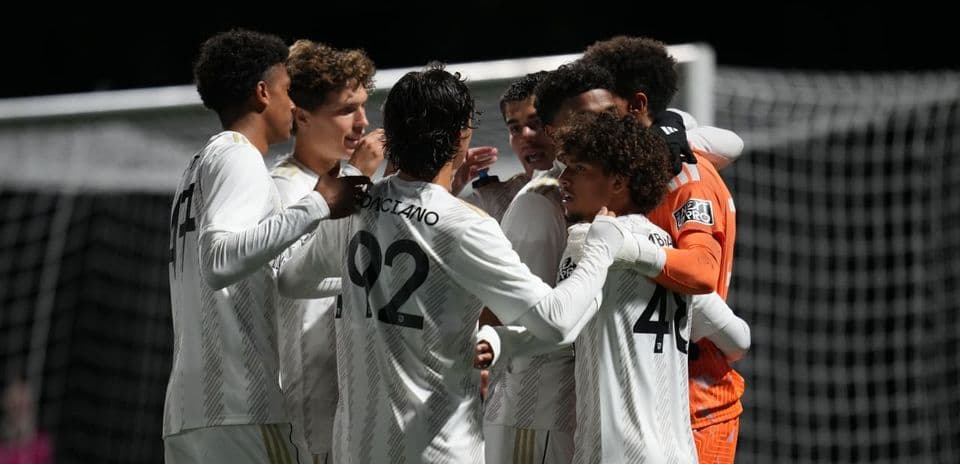 Jugadores de Los Angeles FC II celebrando un gol