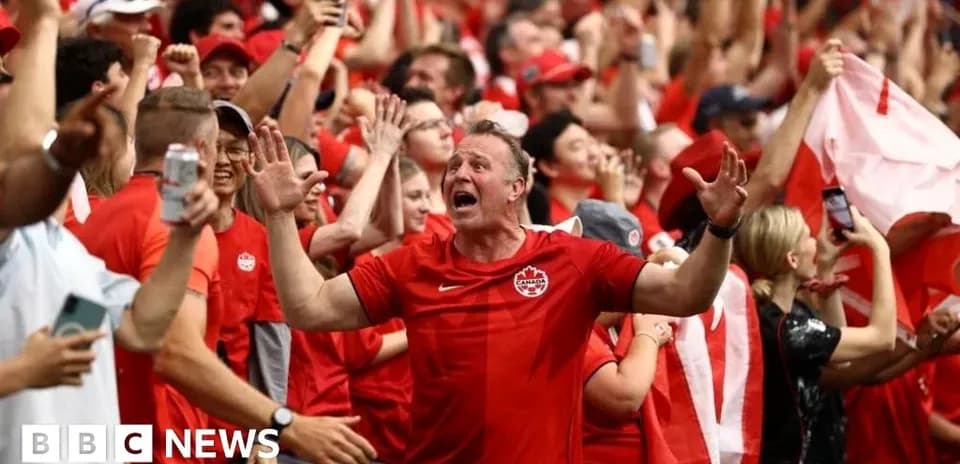 Aficionados animando en un partido de fútbol