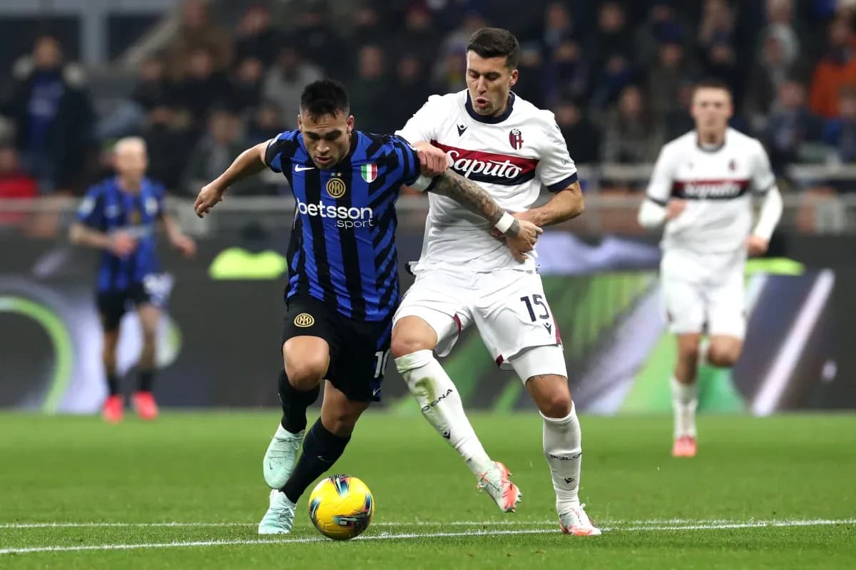 Luchador de Bologna e Inter en el partido
