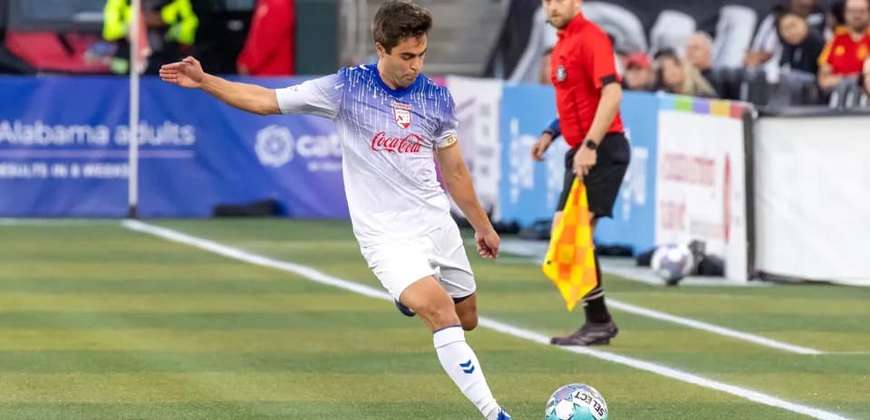 Jugador del Birmingham Legion ejecutando un tiro