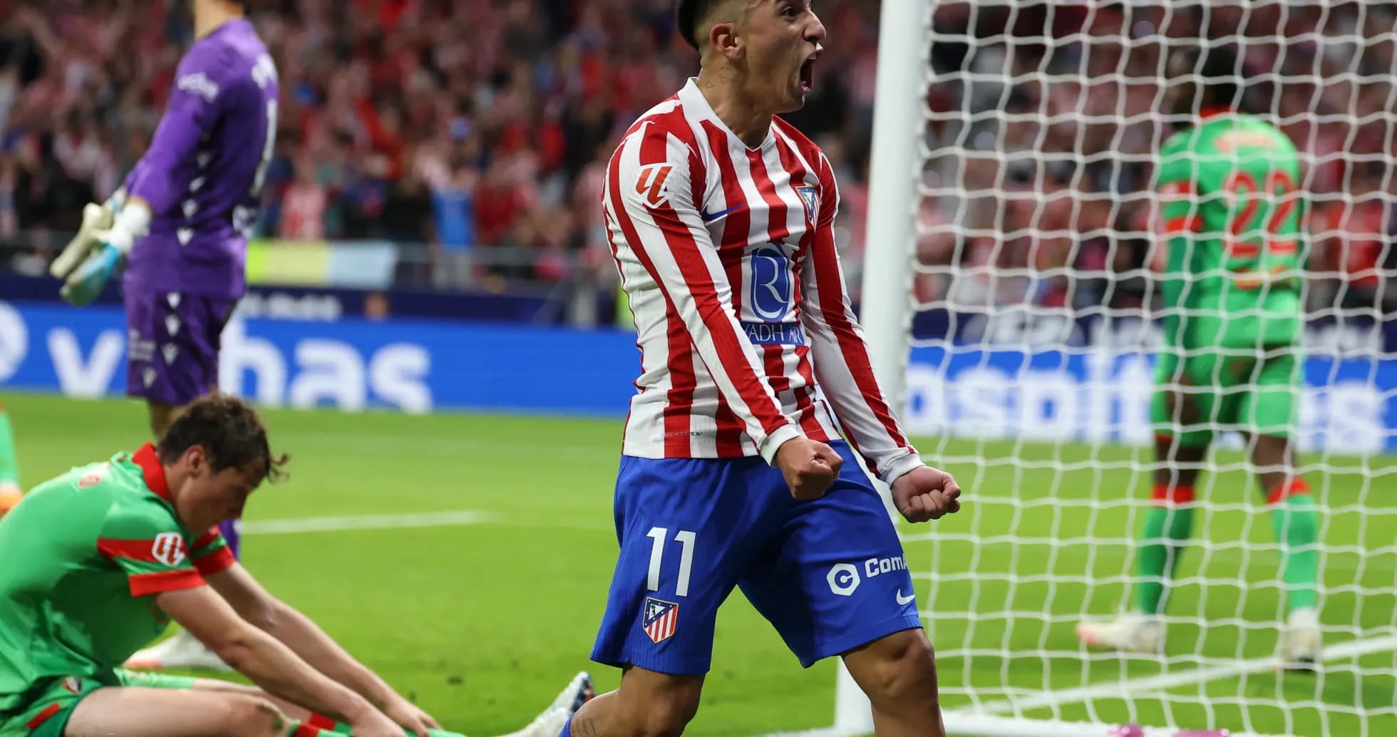 Jugador del Atlético de Madrid celebra un gol