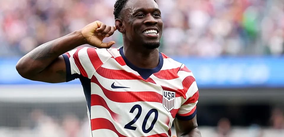 Jugador de la selección de Estados Unidos celebrando un gol