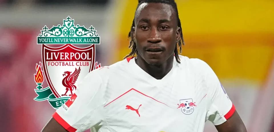 Jugador de RB Leipzig con logo de Liverpool FC