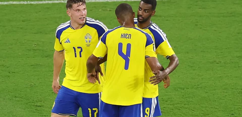 Jugadores de Suecia celebrando un gol en el partido