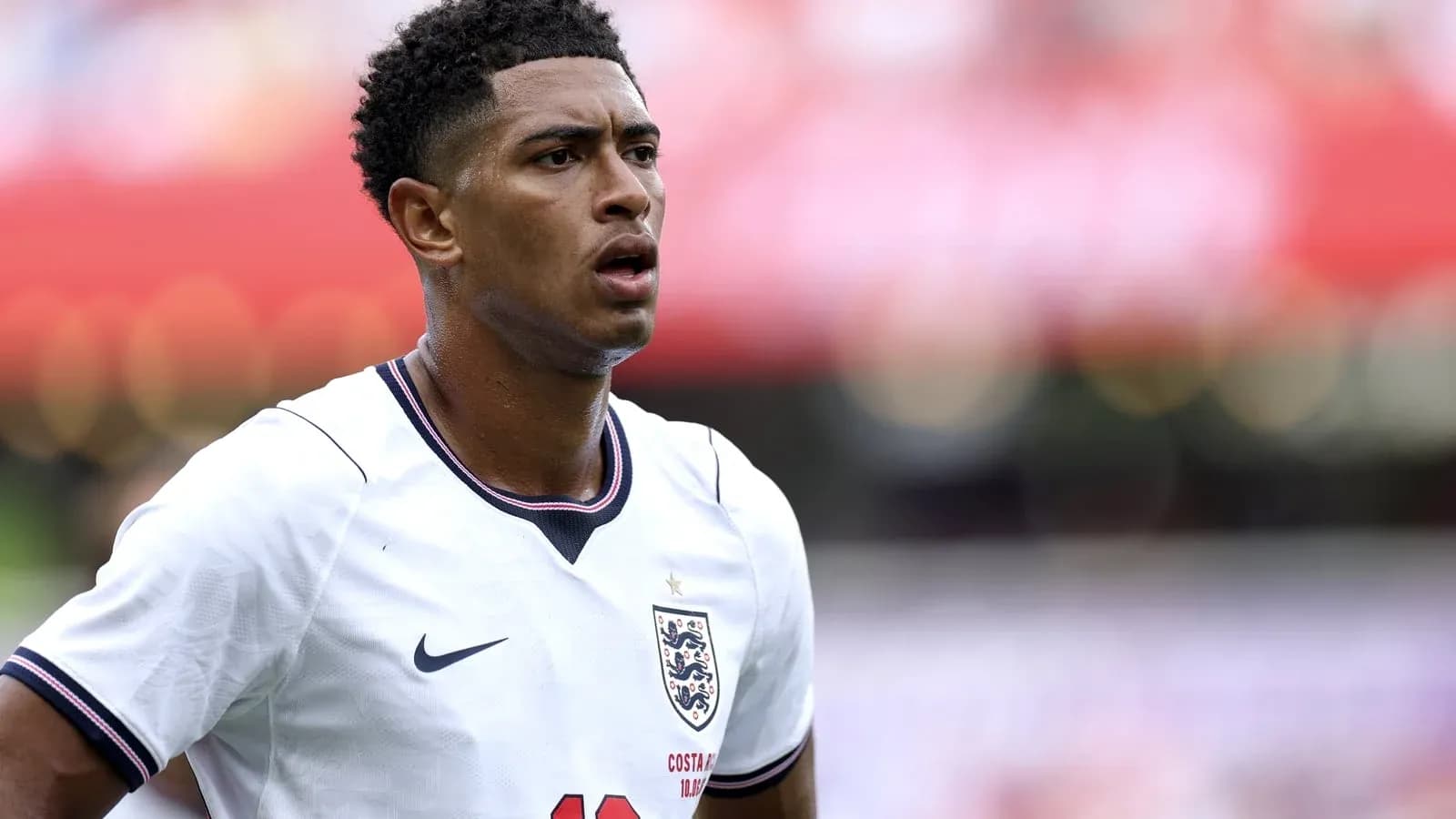 Jugador de Inglaterra durante un partido de fútbol