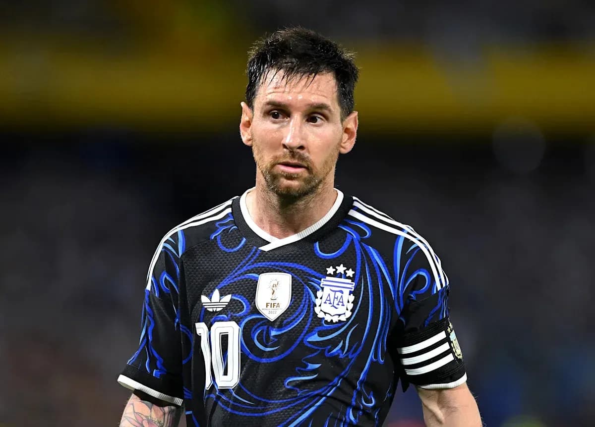 Lionel Messi en uniforme de Argentina durante el partido