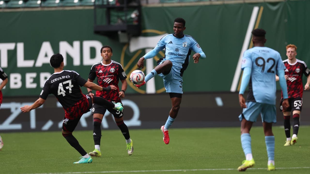 Jugador del Minnesota United II en acción