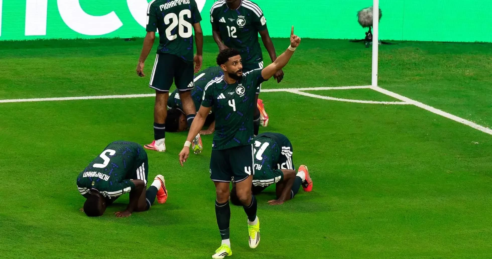 Jugadores de Arabia Saudita celebrando un gol