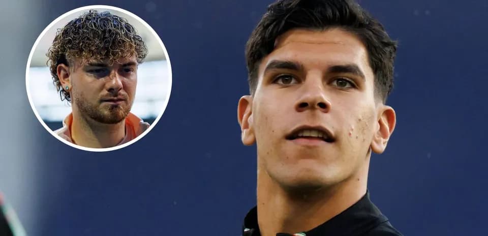 Dos jugadores en un entorno deportivo